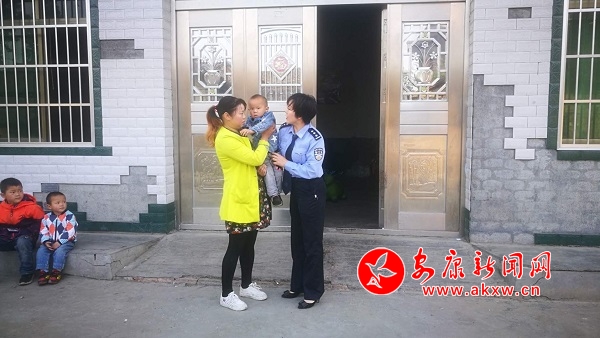 民警將孩子 平安送回家.jpg