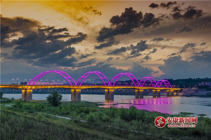 �� ��ϼ�����Ę򡷔zӰ��Ƥ�¾S���Ԓ��13325355508.jpg