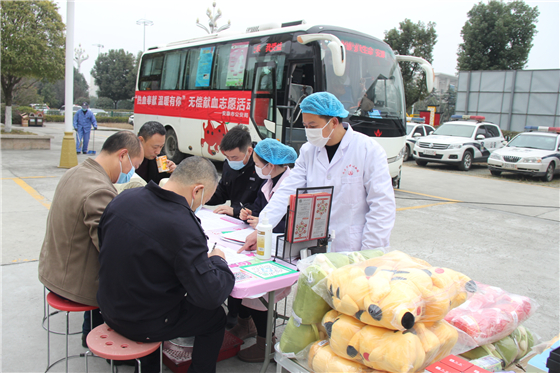 人民警察一心為民，捋袖捐血鐵血柔情——安康市公安局積極開展冬季獻(xiàn)血活動