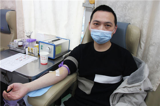 用熱血為冬日儲備一份溫暖 ——漢濱區(qū)委區(qū)政府組織開展冬季應(yīng)急獻(xiàn)血活動