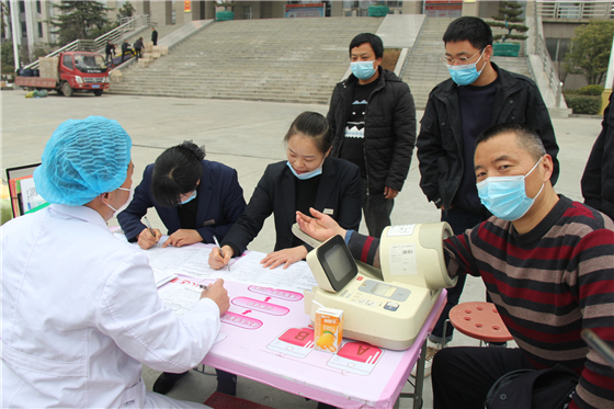人民警察一心為民，捋袖捐血鐵血柔情——安康市公安局積極開展冬季獻(xiàn)血活動