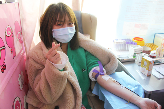 血液是生命的禮物——中國聯(lián)通安康市分公司、安康大數(shù)據(jù)運(yùn)營有限公司聯(lián)合開展冬季應(yīng)急獻(xiàn)血活動