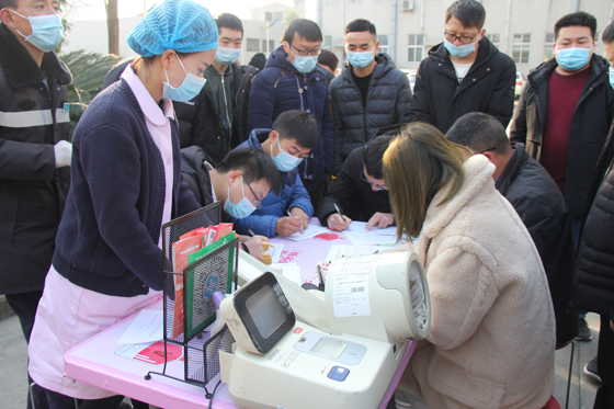 血液是生命的禮物——中國聯(lián)通安康市分公司、安康大數(shù)據(jù)運(yùn)營有限公司聯(lián)合開展冬季應(yīng)急獻(xiàn)血活動