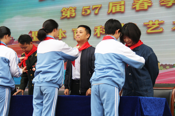 關(guān)心公益 感恩奉獻(xiàn) ——我站職工參加市一小春季運(yùn)動(dòng)會(huì)暨體育科技藝術(shù)節(jié)開(kāi)幕式