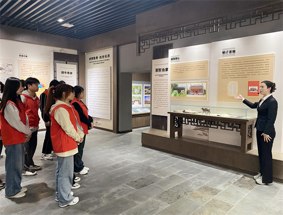 緬懷沈氏三賢 弘揚勤廉家風(fēng)|安康市中心血站聯(lián)合安康學(xué)院團(tuán)委開展愛國主義教育活動