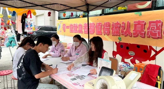 匯聚青春正能量 擔(dān)當(dāng)責(zé)任獻愛心——安康市中心血站聯(lián)合安康學(xué)院開展無償獻血活動
