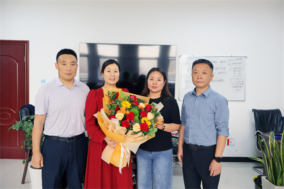 安康市中心血站開展“5·12”國(guó)際護(hù)士節(jié)慰問(wèn)活動(dòng)